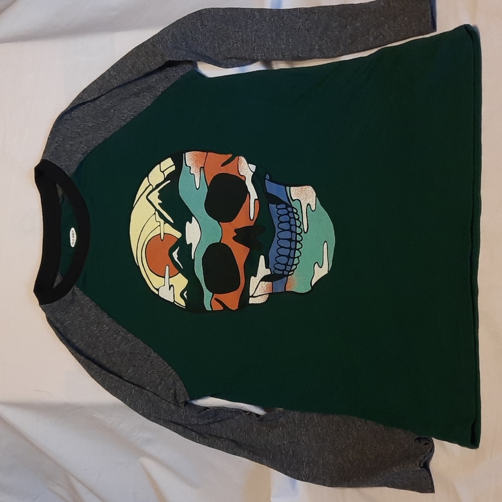 Old Navy kids long sleeve t-shirt with skull size 10-12, green and gray